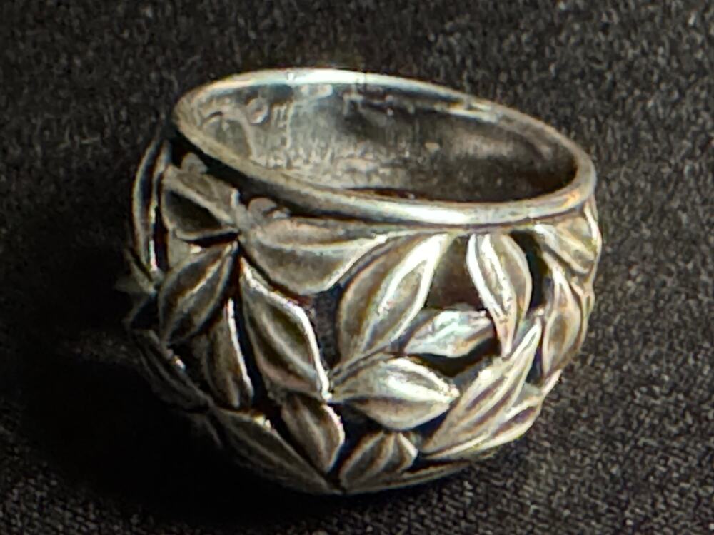 James Avery 925 Silver Open Leaves Dome Ring Size 8